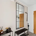 Getaway Apartment mit Balkon - Ruhiges Business-Apartment - direkte S-Bahn nach Messe DUS&ESS *