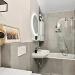 Getaway Apartment mit Balkon - Ruhiges Business-Apartment - direkte S-Bahn nach Messe DUS&ESS *