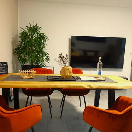 Getaway Mit Balkon - Grossem Doppelbett & Schlafsofa Fuer Insg 4 Pers - Ruhig Gelegen, Ideal Zum Wohlfuehlen&ankommen - Kinderbett&hochstuhl - Messe Duesseldorf&essen - S-bahn Lägenhet Duisburg