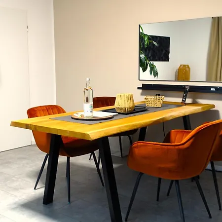 Getaway Mit Balkon - Grossem Doppelbett & Schlafsofa Fuer Insg 4 Pers - Ruhig Gelegen, Ideal Zum Wohlfuehlen&ankommen - Kinderbett&hochstuhl - Messe Duesseldorf&essen - S-bahn Lägenhet *