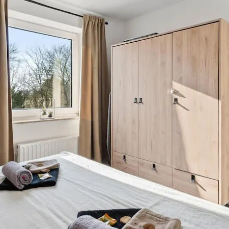 Lägenhet Getaway Mit Balkon - Grossem Doppelbett & Schlafsofa Fuer Insg 4 Pers - Ruhig Gelegen, Ideal Zum Wohlfuehlen&ankommen - Kinderbett&hochstuhl - Messe Duesseldorf&essen - S-bahn *