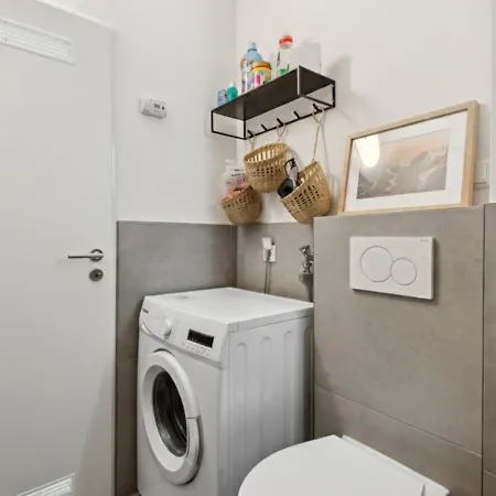 Getaway Mit Balkon - Grossem Doppelbett & Schlafsofa Fuer Insg 4 Pers - Ruhig Gelegen, Ideal Zum Wohlfuehlen&ankommen - Kinderbett&hochstuhl - Messe Duesseldorf&essen - S-bahn Lägenhet Duisburg