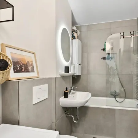 Getaway Mit Balkon - Grossem Doppelbett & Schlafsofa Fuer Insg 4 Pers - Ruhig Gelegen, Ideal Zum Wohlfuehlen&ankommen - Kinderbett&hochstuhl - Messe Duesseldorf&essen - S-bahn *